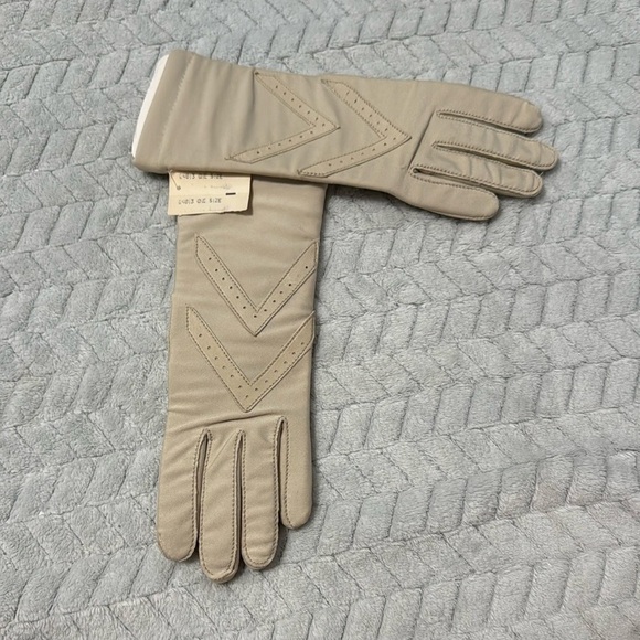 NWT Vintage Aris Isotoner Women's Taupe Leather Gloves - Picture 4 of 6